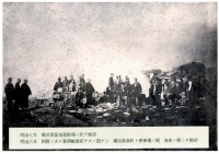 [tf002] 明治7・8年横浜で蚕種焼却の写真 (1874)