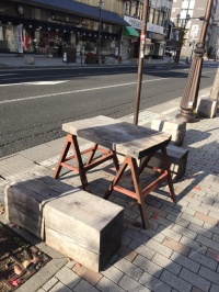 松尾町のベンチ