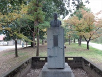 第二代上田市長・勝俣英吉郎の像